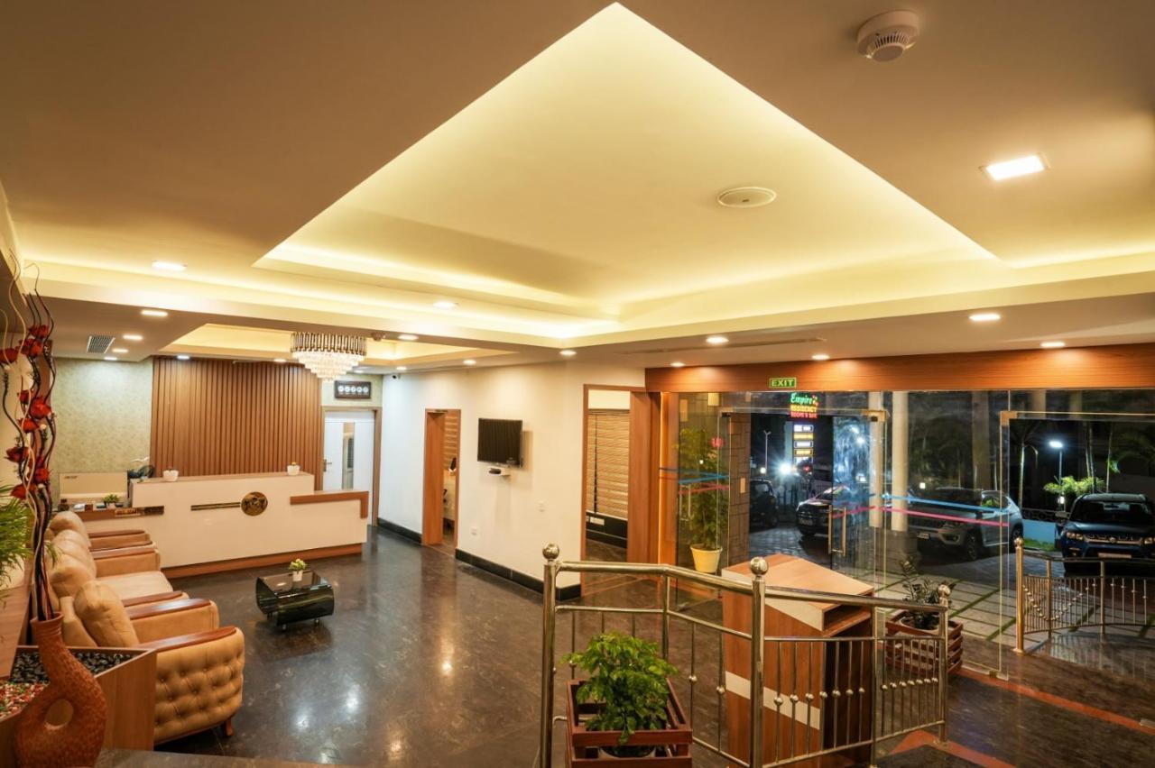 מלון טירובאלה Empire Residency מראה חיצוני תמונה